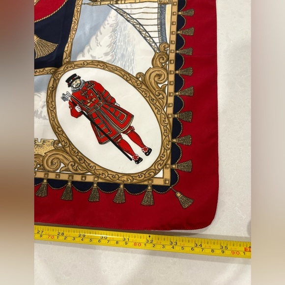 Tie Rack "Art of the Scarf" London Square Scarf - Picture 3 of 15
